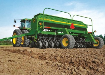 Зерновая сеялка John Deere 1590 4,6 м