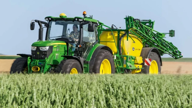 Прицепные опрыскиватели John Deere серии 700