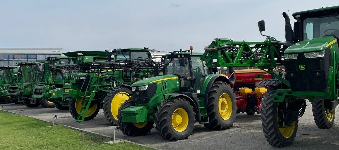 Б/В обприскувачі John Deere  